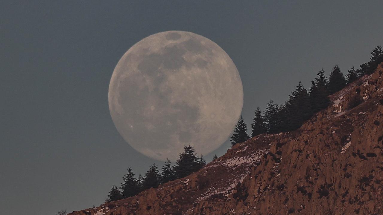 Ay dan alınan örnekte daha eski döneme ait kalıntı bulundu
