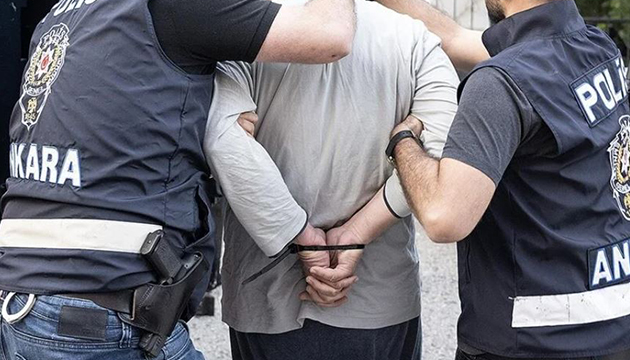 İstanbul merkezli FETÖ operasyonunda 10 şüpheli tutuklandı