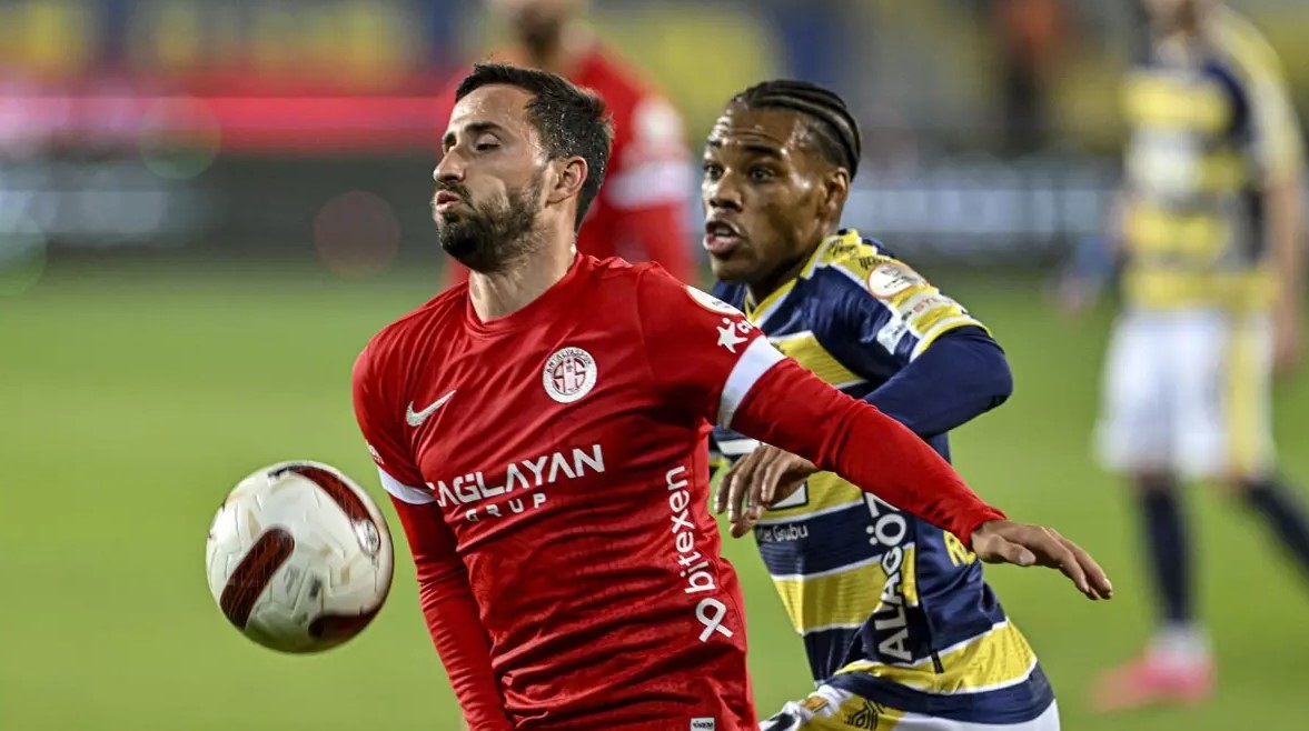 Antalyaspor, Ankaragücü nü tokatladı