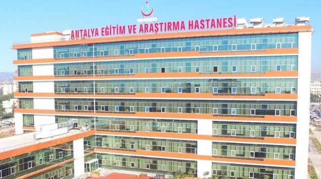 Sağlıkta şiddetin sonu gelmiyor! Antalya da hasta yakınlarından çocuk doktoruna saldırı