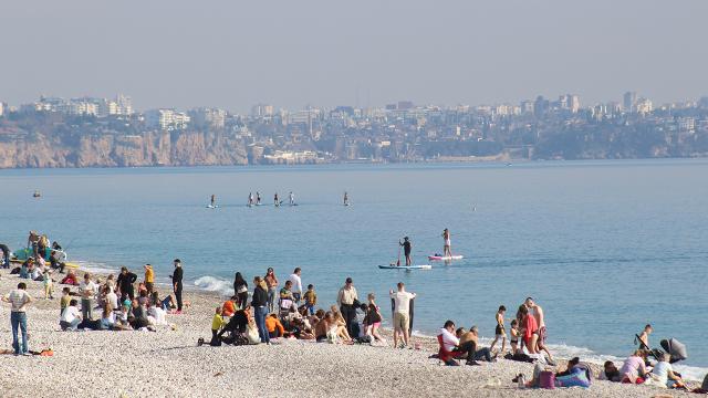 Antalya da ocak sonunda denize girdiler