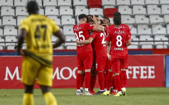 Antalyaspor 3 puanı 3 golle aldı