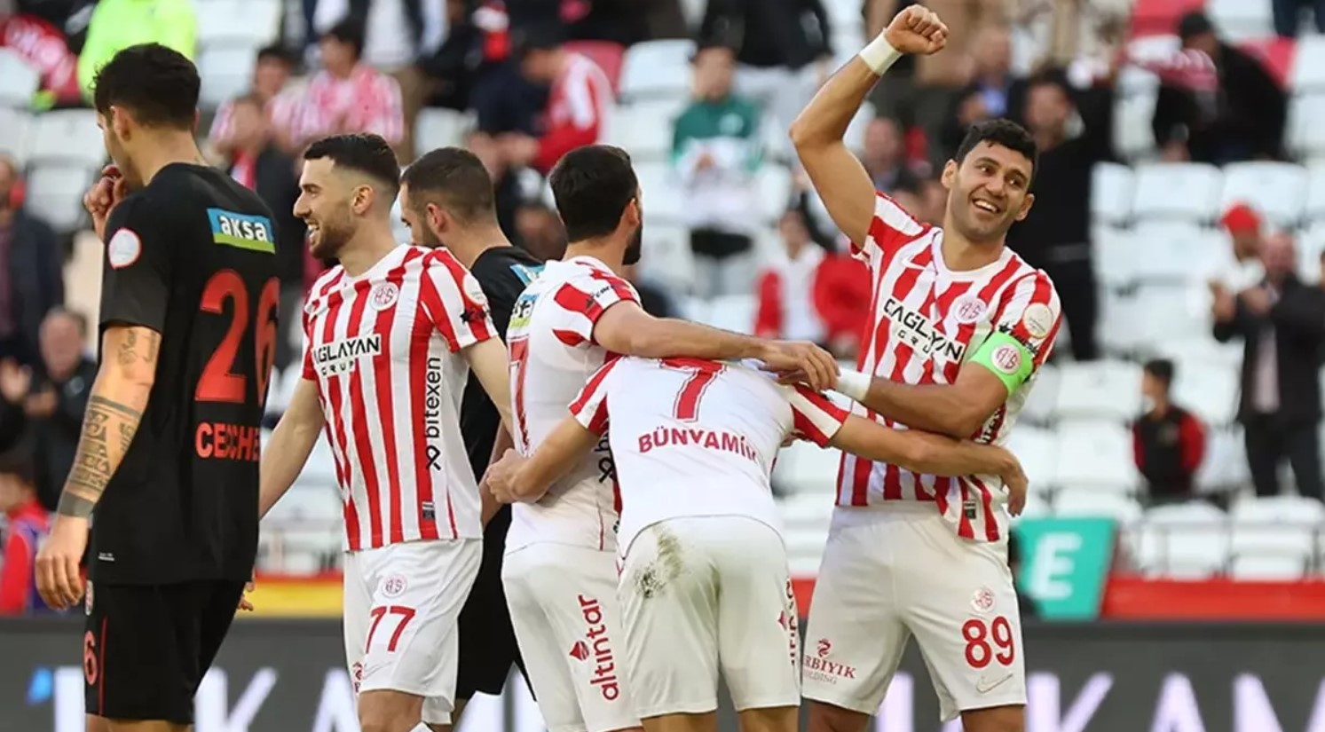 Antalyaspor evinde Kasımpaşa yı konuk ediyor