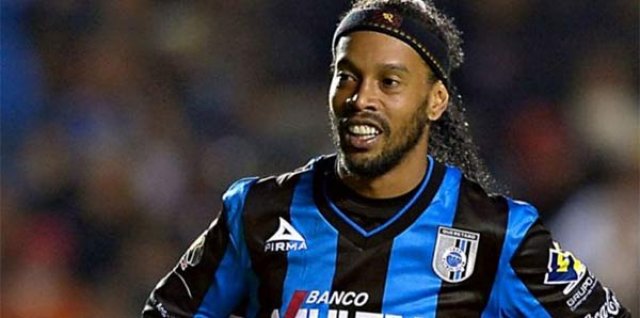 Ronaldinho geri dönüyor