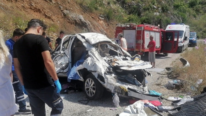 Antalya da feci kaza: 3 kişi öldü