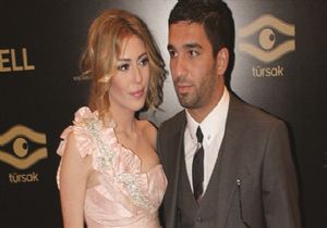 Sinem Kobal Arda Turan sorularına sonunda yanıt verdi!