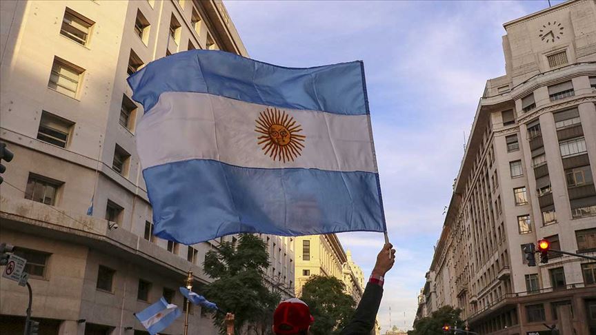 Arjantin de  ekonomik kriz derinleşiyor