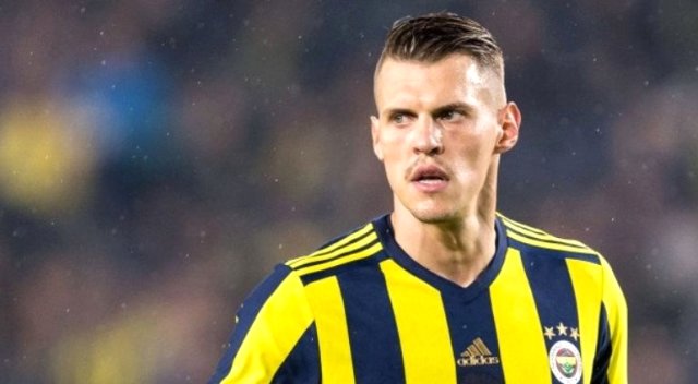Martin Skrtel, Parma ile el sıkıştı