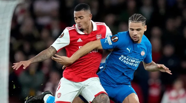 Arsenal den PSV Eindhoven a geçit yok