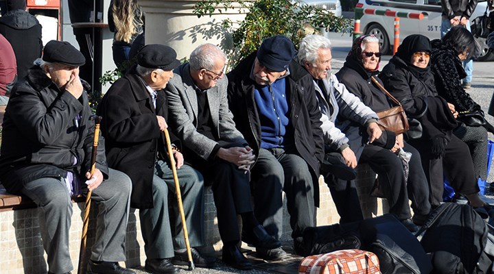 TÜİK  yaşlılar  raporunu yayınladı: En yaşlı ve genç nüfusa sahip iller belli oldu