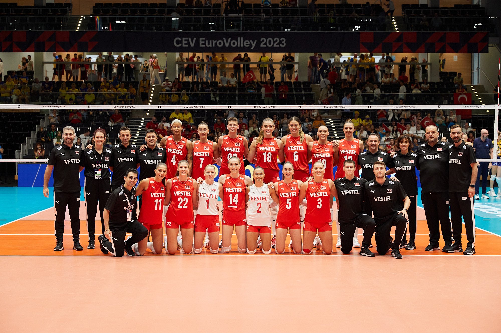 Türkiye - Sırbistan voleybol maçını yüz binlerce kişi bir arada izleyecek! İşte il il kurulacak dev ekranlar...