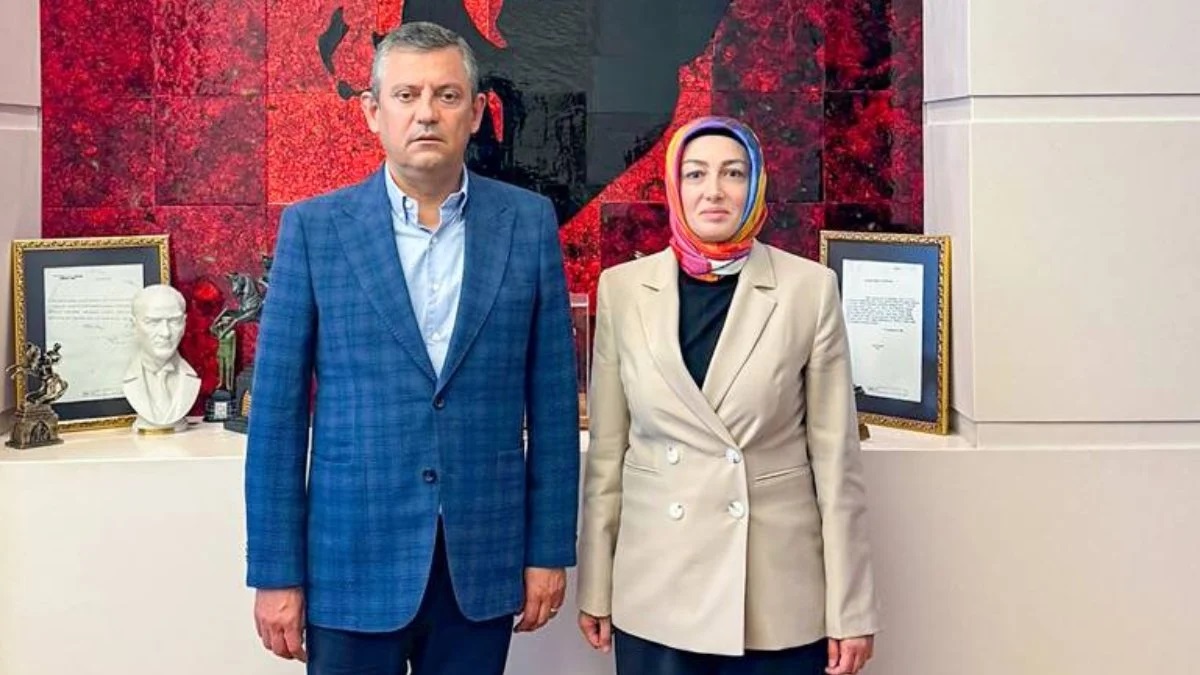 Özgür Özel de sihirli ceketi giydi