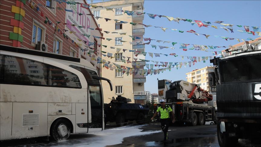 HDP den oturma eylemine engel