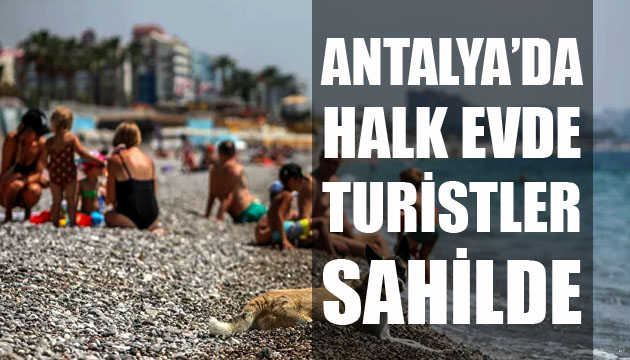 Antalya da halk evde, turistler sahilde