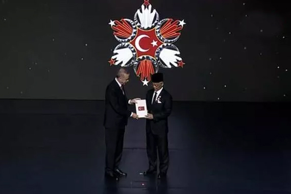 Cumhurbaşkanı Erdoğan dan Malezya Kralına Devlet Nişanı