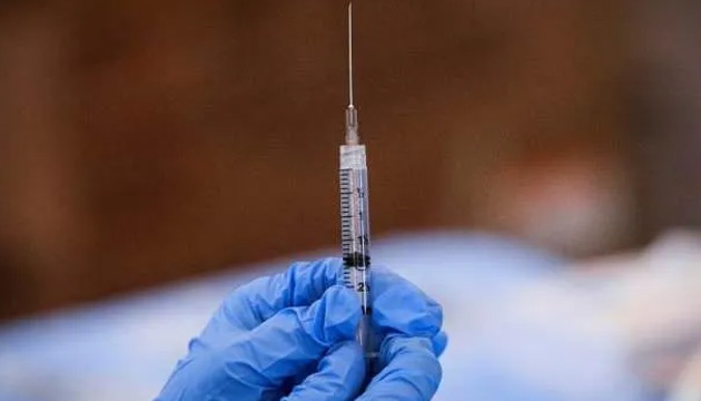 Ukrayna da koronavirüs aşılaması başladı