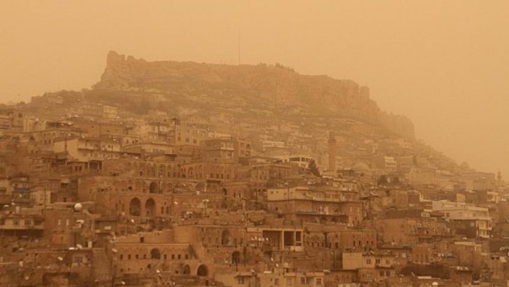 Toz bulutu, Mardin’de hayatı olumsuz etkiledi