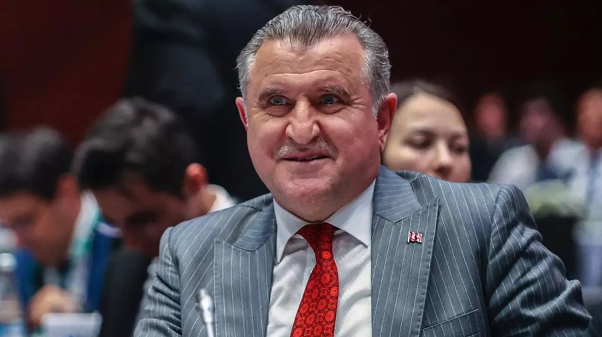 Bakan Bak, A Milli Takımı nı kutladı