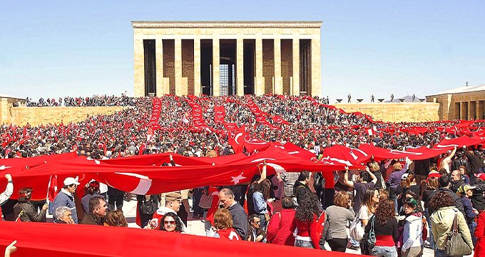 Türkiye, Atatürk ü anıyor