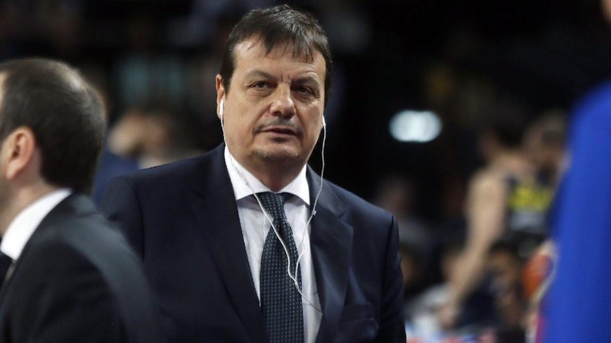 Ergin Ataman sahaya kulaklıkla çıktı!