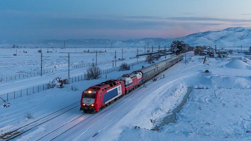 Yunanistan’da deniz dondu