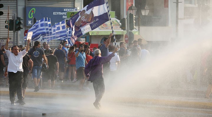 Avrupa da zorunlu aşı protestosu