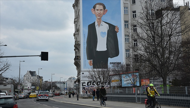 Avusturya da  kalpsiz başbakan  protestosu