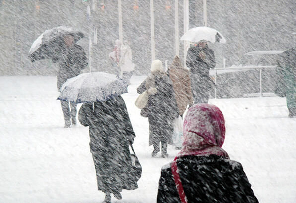 Son dakika: Kar başladı, uçuşlar iptal