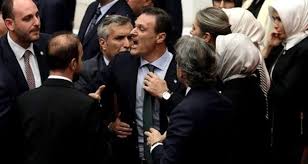 AK Parti den iki isme kritik görev