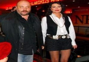 Eşini Rol Arkadaşıyla mı Aldattı