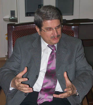 AYTUN ÇIRAY: DP YE YAKIŞMIYOR