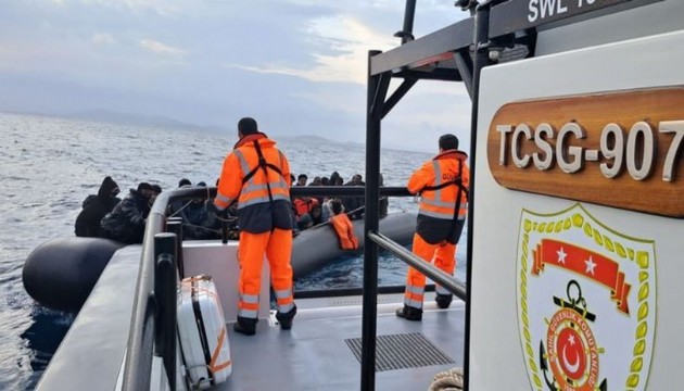 Ayvalık'ta 59 düzensiz göçmen kurtarıldı