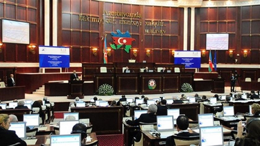Azerbaycan da parlamento feshedildi