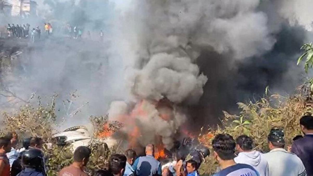 Nepal de yolcu uçağı düştü!