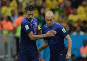 Persie kaptanlığı Robben e verdi!