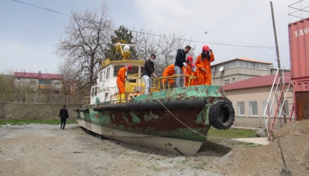 Öğrenciler teknede eğitim görmeye başladı