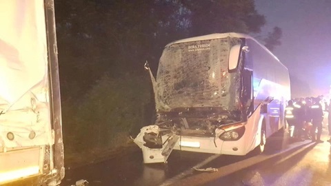 AK Partilileri taşıyan otobüs kaza yaptı