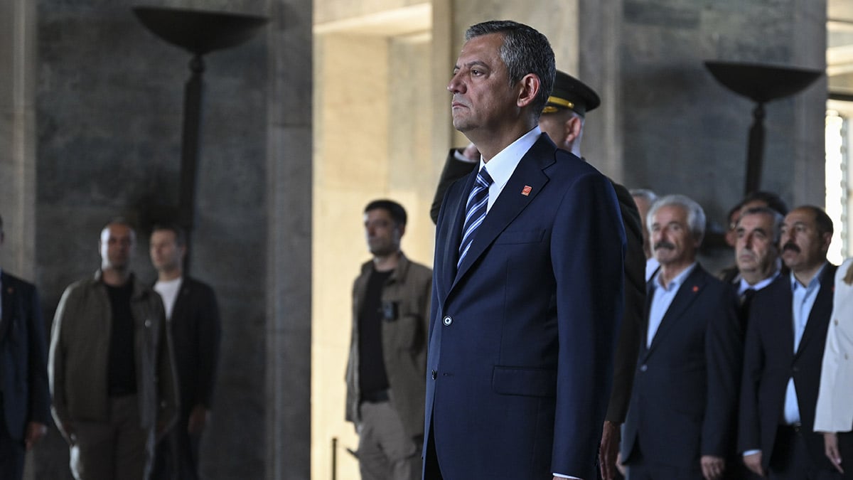 Özgür Özel den Anıtkabir e ziyaret