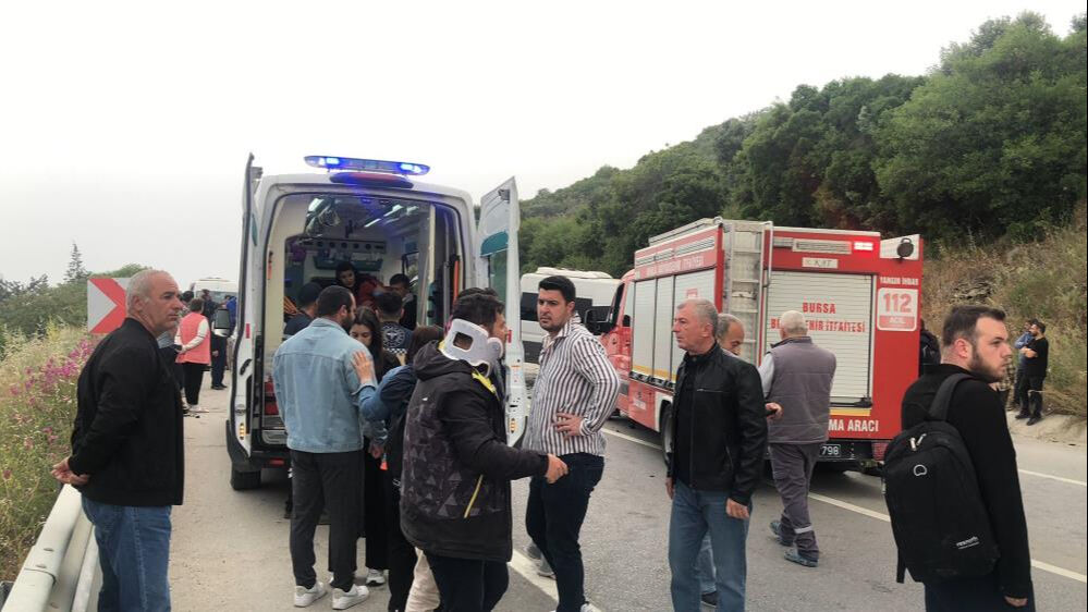 Kazayı bırakıp kavga ettiler!