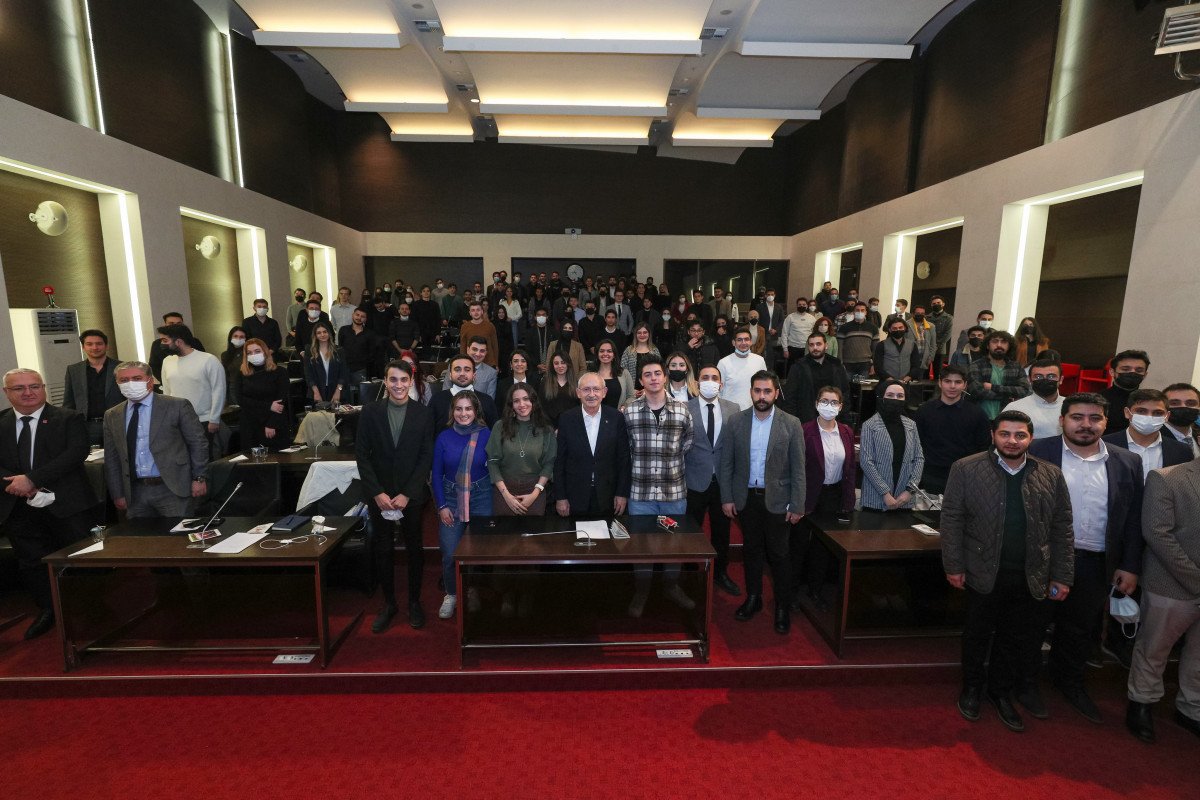 Kılıçdaroğlu öğrencilerle buluştu