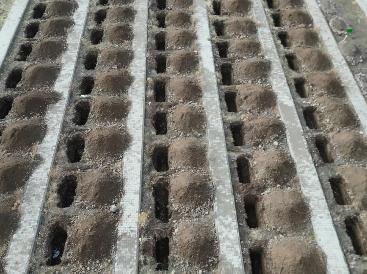 Kışa hazırlık için 500 mezar kazıldı