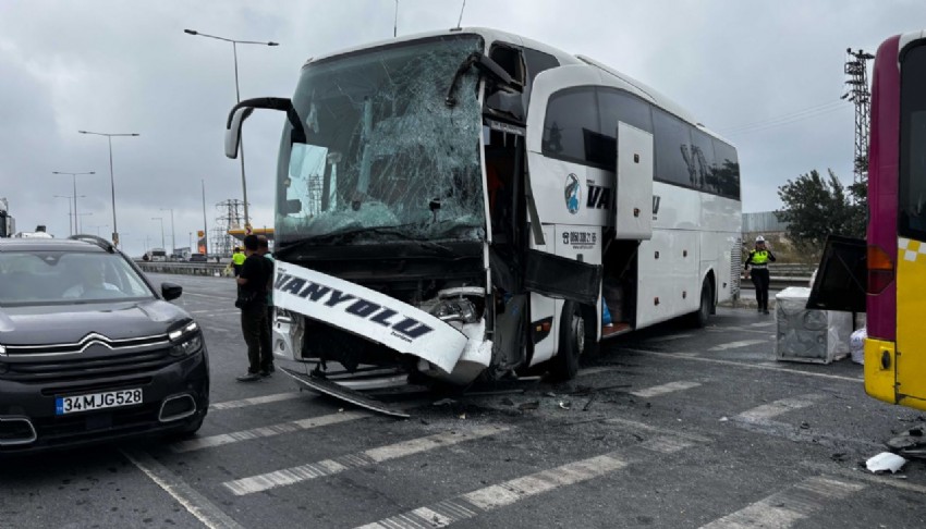 Yolcu otobüsü kaza yaptı!