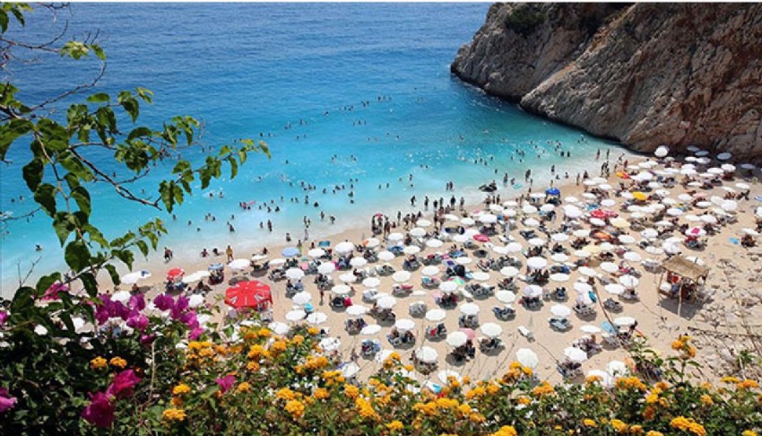 Antalya 11 milyon turisti ağırladı