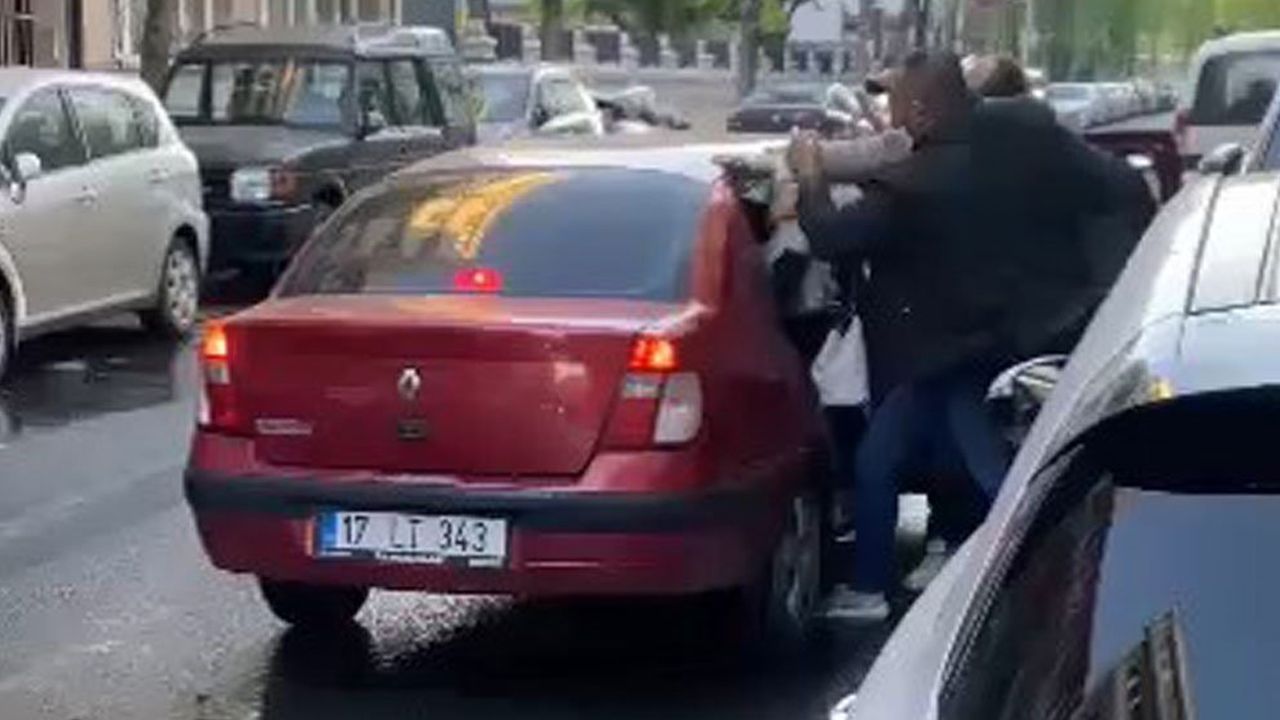 Eski karısını sokak ortasında öldürdü!