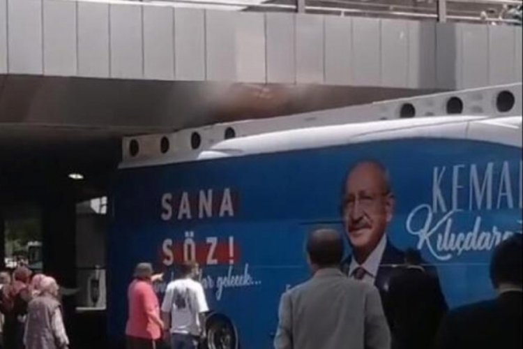 CHP otobüsü köprüye sıkıştı