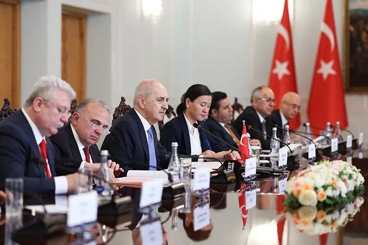 Meclis Başkanı Kurtulmuş resmi temas için Kırgızistan da