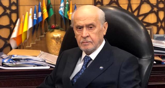 Bahçeli den  Görevimin başındayım  pozu