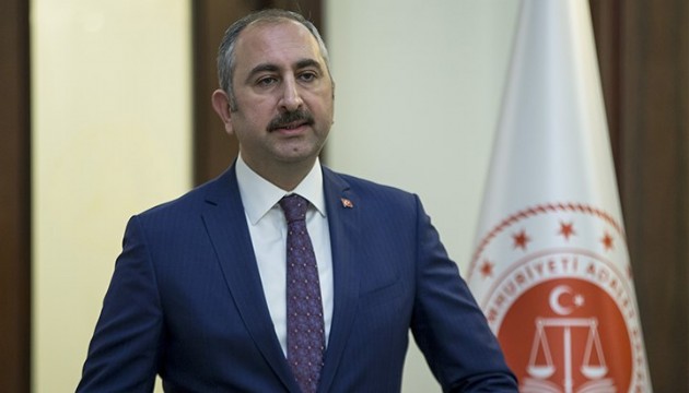 Bakan Gül: Hukuk fakültesi tabelası bir binayı fakülte yapmaz