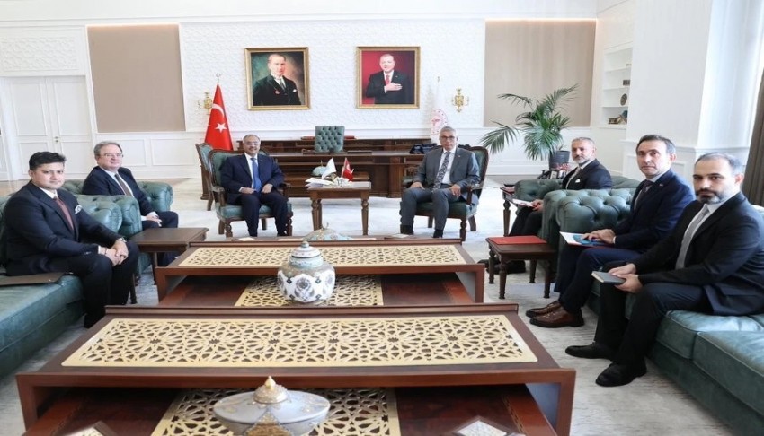 Bakan Memişoğlu, D-8 Genel Sekreteri Mahmood ile sağlıkta iş birliğini görüştü