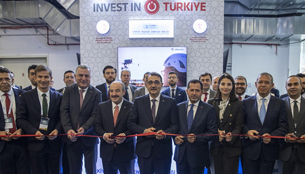 Bakan Dönmez ve Varank, WindEnergy Fuarı na katıldı!